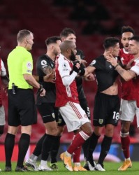 米兰体育- 伯恩利提前七轮降级，孔帕尼重建计划遭遇重挫  