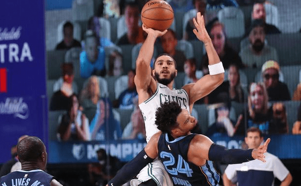  波尔津吉斯内外开花绿军击败黄蜂  