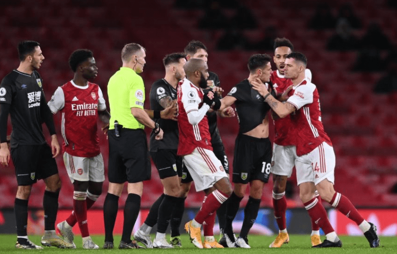  伯恩利提前七轮降级，孔帕尼重建计划遭遇重挫  